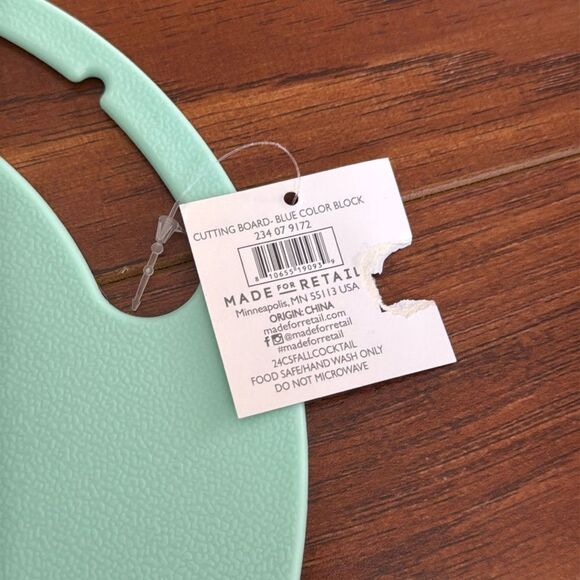 NWT Bullseye’s Playground Dark Green Block Colorblock Cutting Board 8.5” Round - Picture 6 of 7